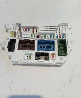 Peugeot 3008 III Fuse module 9862022280 9830407780 9695261880