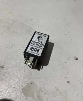 Volkswagen Touareg I Other relay 7L6907160C 7038900319 5DS00947018