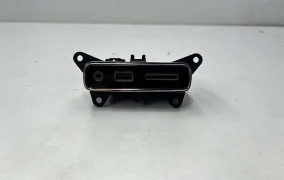 Maserati Levante USB socket connector 670037500