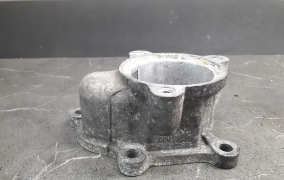 Nissan X-Trail T32 Thermostat housing brak