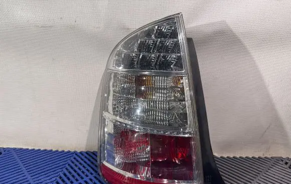 Toyota Prius (XW20) Rear/tail lights 020200 8120R 020100