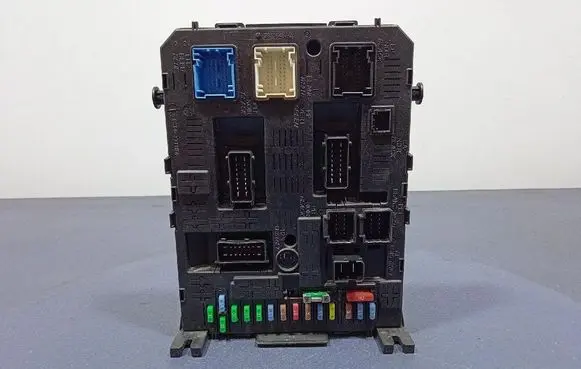 Peugeot Partner Fuse box set 9812189480