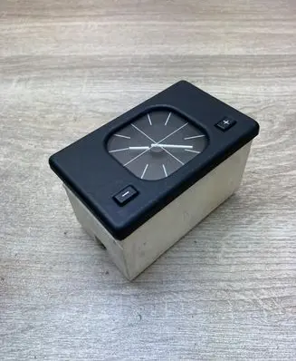 BMW 5 E34 Clock 1374282