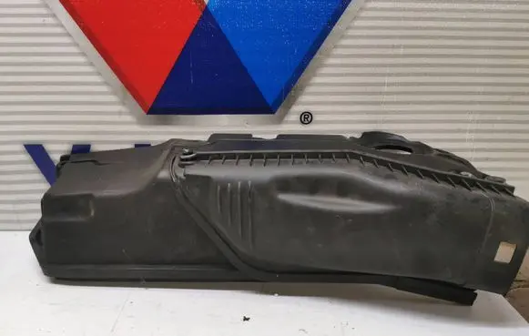 BMW 5 E60 E61 Engine cover (trim) 15383001