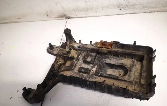 Volkswagen PASSAT CC Battery bracket 1k0915333