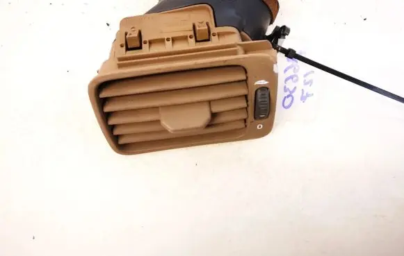 Volvo S80 Dash center air vent grill 30082114 130082001