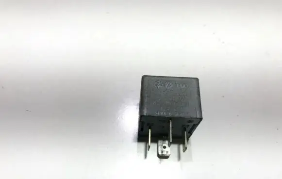 Audi A6 S6 C5 4B Other relay 141951253B 20240072