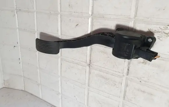 Citroen C4 I Picasso Accelerator throttle pedal 0280755045 9654745380