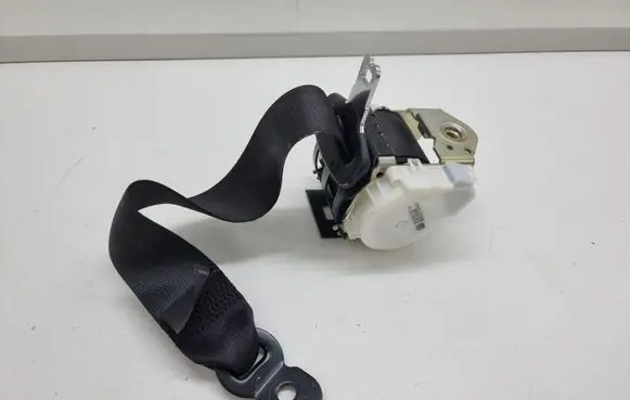 Middle seatbelt (rear)