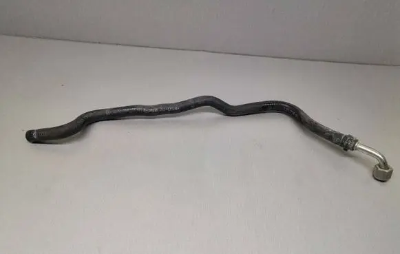 Volkswagen PASSAT B5.5 Engine coolant pipe/hose 058121471B