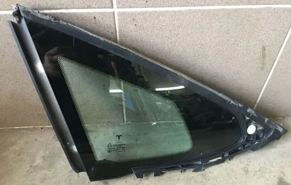 Tesla Model S Rear side window