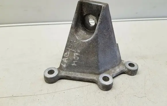 Cadillac CTS Engine mount bracket 25737319 nr7371