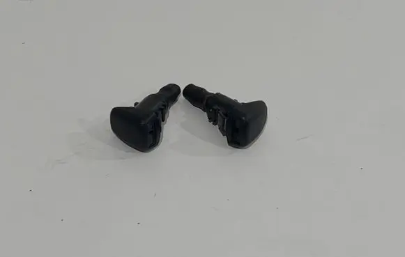 Hyundai Kona I Windshield washer spray nozzle 