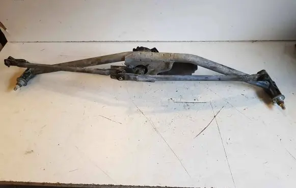 Front wiper linkage