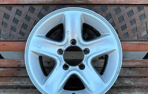 Suzuki Grand Vitara II R16 alloy rim 
