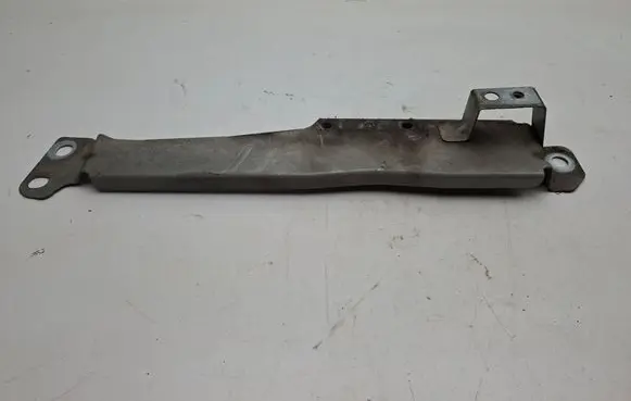 Volvo V60 Fender mounting bracket 31468233