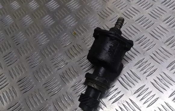Volkswagen PASSAT B4 Vacuum pump