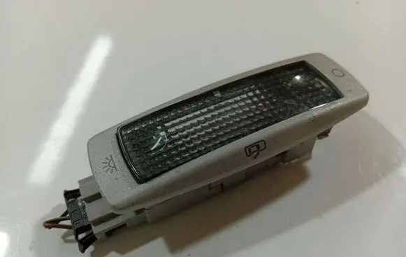 Volkswagen PASSAT B5 Other interior light 3B0947291