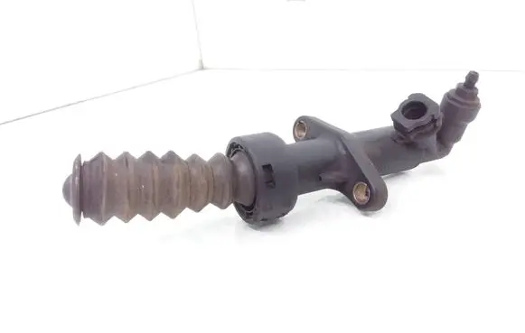 Clutch slave cylinder