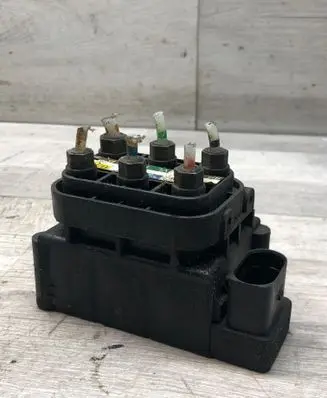 Mercedes-Benz R W251 Air suspension control unit module (rear) A2513200068
