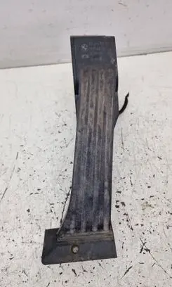 Accelerator throttle pedal