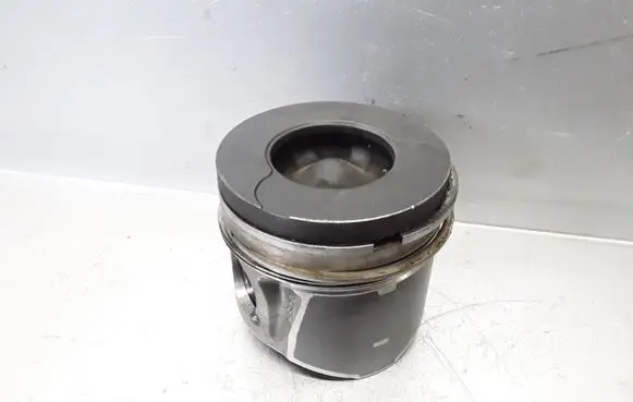 Volvo V50 Piston 