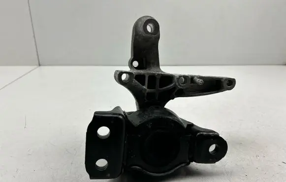 Nissan Qashqai Engine mount bracket