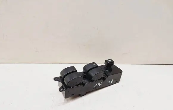 Mitsubishi i-MiEV Electric window control switch MR587942 C8DD332M
