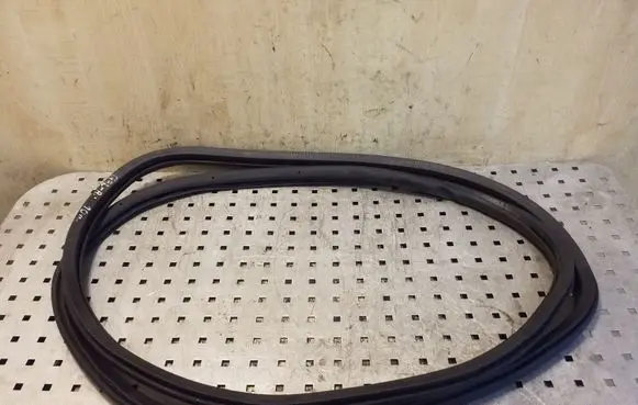 Volkswagen Touran I Rear door rubber seal (on body) 1T0867913K