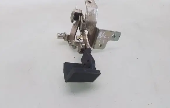 Honda CR-V Engine bonnet (hood) release handle