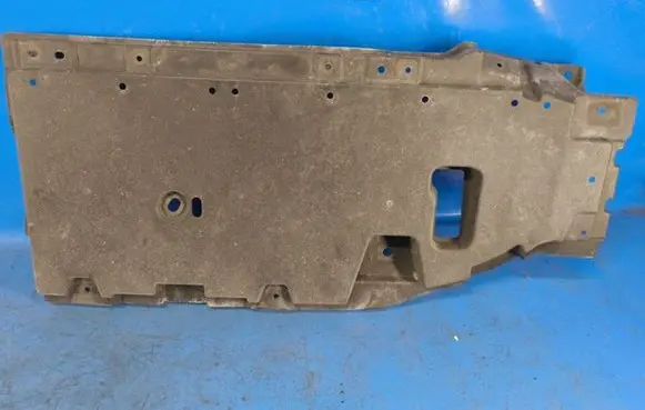 Toyota Prius (XW30) Engine splash shield/under tray 5830847011