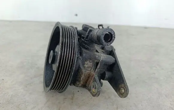 Nissan X-Trail T30 Power steering pump 