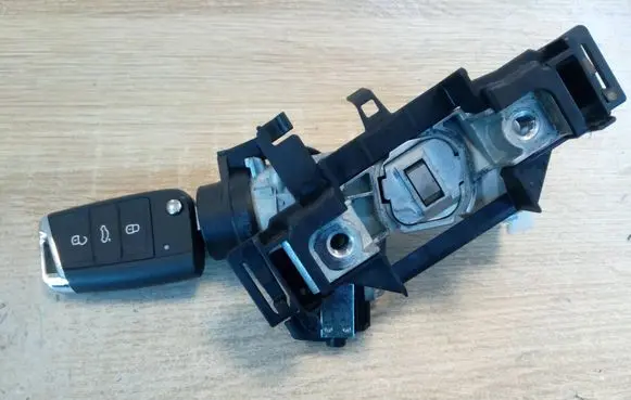 Volkswagen Golf VII Ignition lock 1K0905851 NE69894