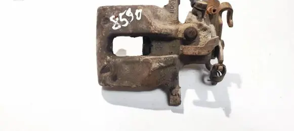 Toyota Auris 150 Rear brake caliper 0204y01988
