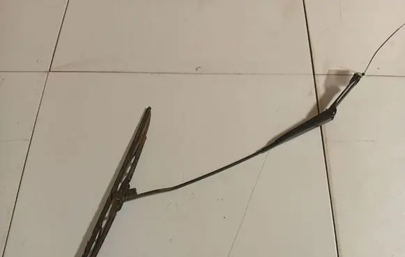 Audi A4 S4 B5 8D Front wiper blade arm 8D1955408A