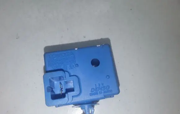 Toyota RAV 4 (XA40) Horn buzzer relay 8665250010 0689004430
