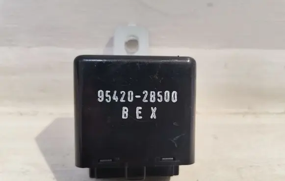 Hyundai Santa Fe Window wiper relay 954202B500