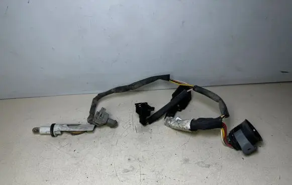 Volvo V70 Headlight/headlamp wiring loom/harness 30763548 89071193