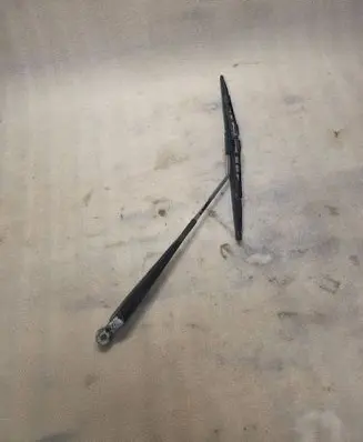 Mitsubishi Pajero Rear wiper blade arm 