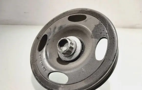 Volkswagen Golf Plus Crankshaft pulley 03D105255D