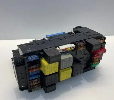 Mercedes-Benz C W203 Fuse module 2035451701 5DK00848540 0000310515115006