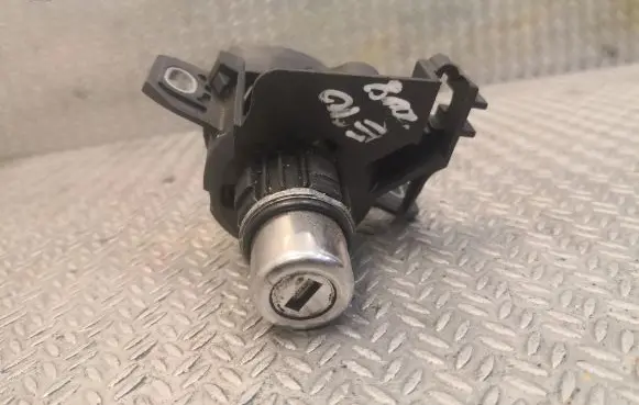 BMW 3 E90 E91 Tailgate/boot open switch button 7167321