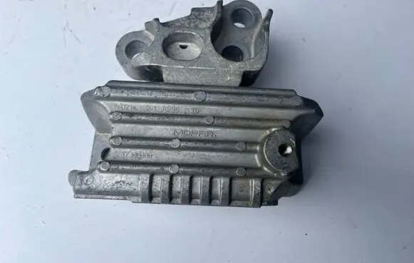 Fiat 500X Engine mount bracket 00520903470 00051 AA220