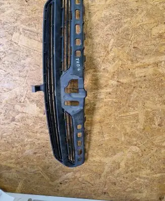 Toyota Corolla E120 E130 Front bumper upper radiator grill 5311102330
