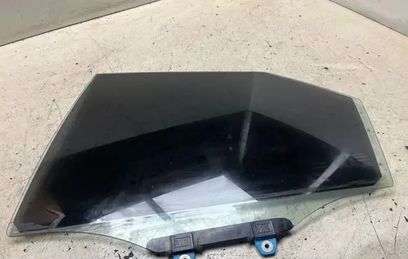 Honda Civic Rear door window glass 8U001917