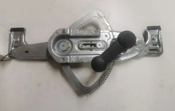 Rear door manual window regulator