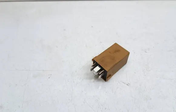BMW 5 E60 E61 Window wiper relay 8384505 61368384505