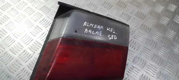 Nissan Almera Tailgate rear/tail lights