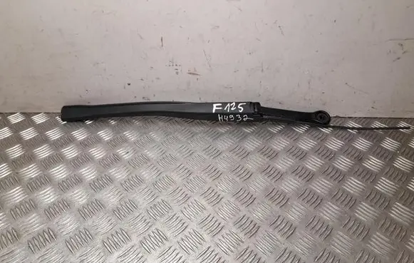 BMW 5 G60 Front wiper blade arm 5A01A90