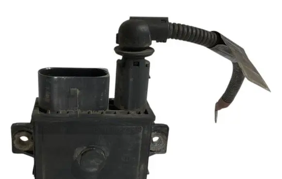 BMW 1 E81 E87 Glow plug pre-heat relay E2110022358 0522120701 7794907